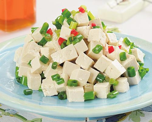 凉拌嫩豆腐怎么做好吃又简单（小葱拌豆腐不焯水行吗）-5