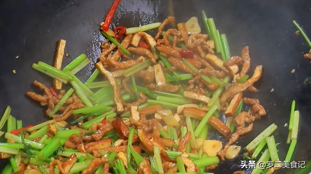 香干炒芹菜炒肉怎么炒？-14