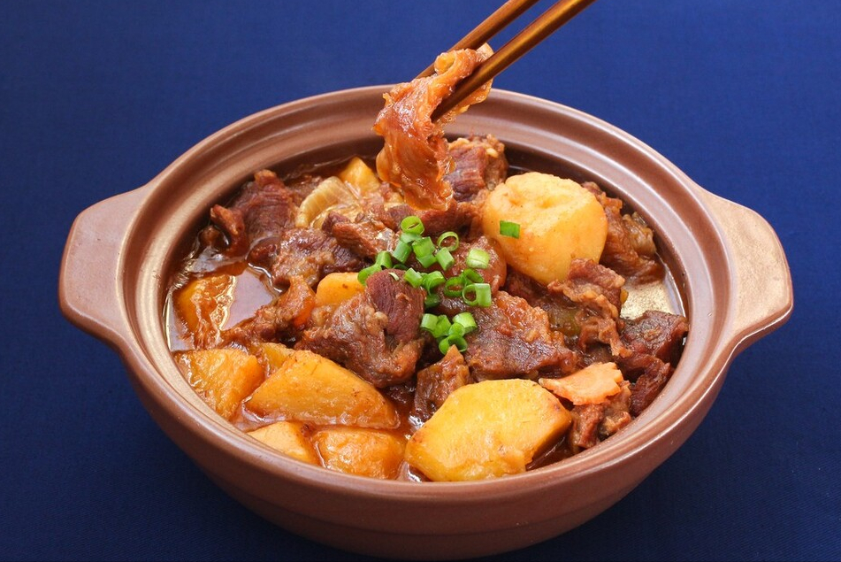 怎样炖牛肉才会又香又嫩（炖牛肉放什么调料最好）-5