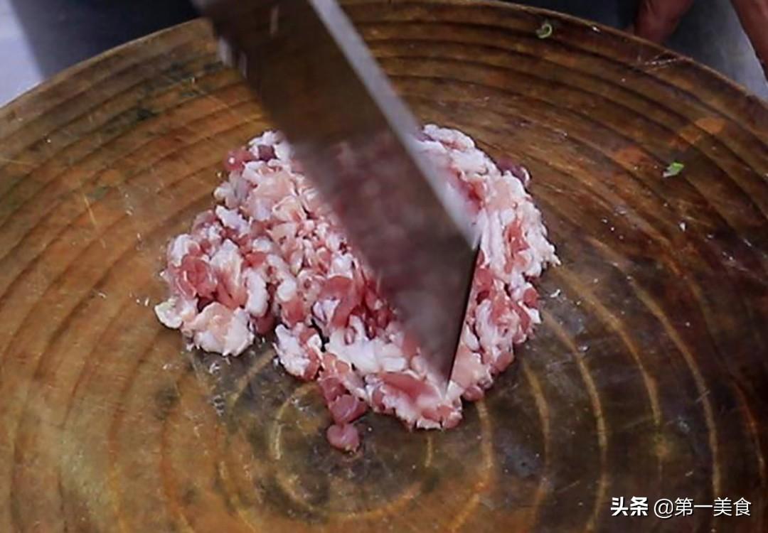 龙豆角怎么炒好吃又简单（龙豆和什么搭配炒好吃）-3