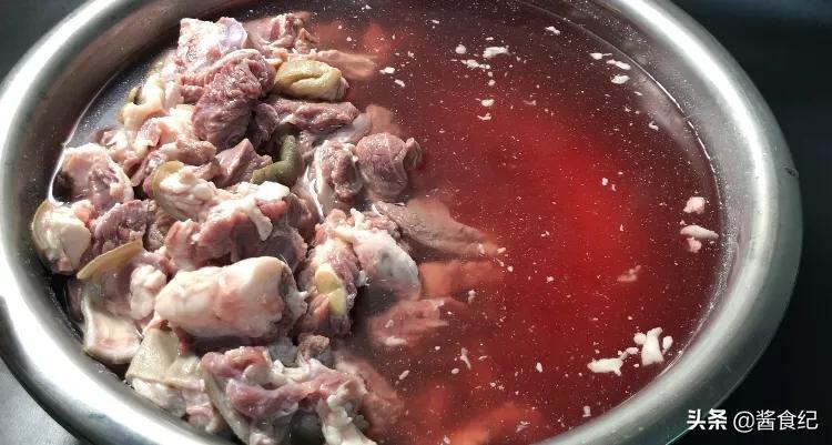 白汤羊肉汤的做法及配料（炖羊肉汤三放三不放）-3