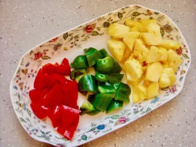 菠萝古老肉的汁怎么调 菠萝咕咾肉家常的做法-5