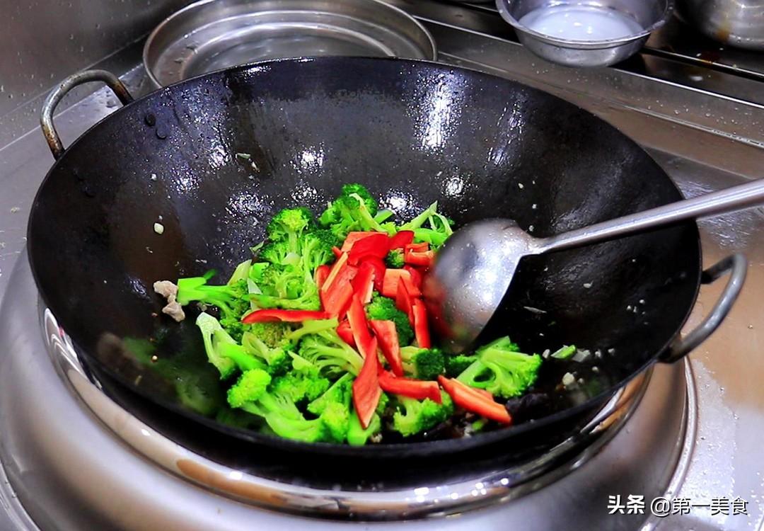 西兰花炒肉片怎么炒好吃（蚝油西兰花最正宗做法）-1