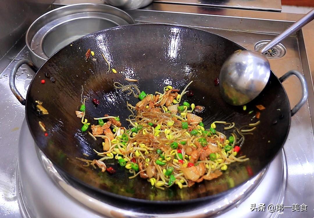 黄豆芽炒肉皮怎么炒好吃（炒黄豆芽需不需要焯水）-8