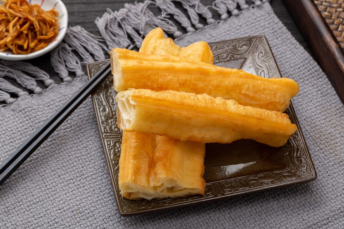 在家怎样炸油条又软又蓬松（自己在家怎么炸果子）-7