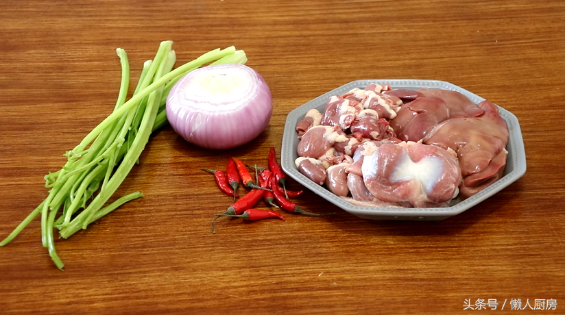 鸡杂配什么菜炒好吃（爆炒鸡杂的家常做法）-1