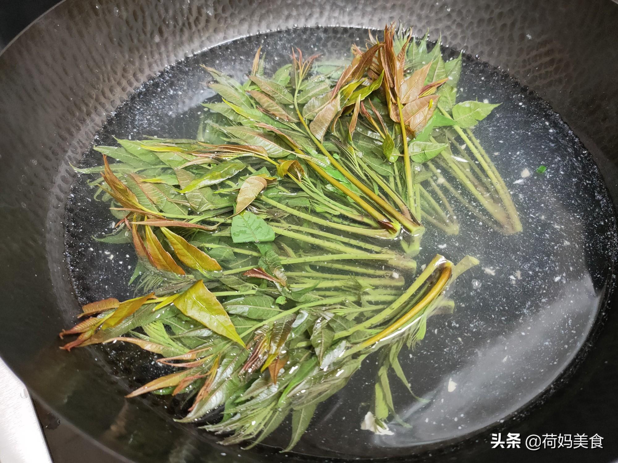 香椿调豆腐怎么调好吃又简单（香椿芽拌豆腐的做法窍门）-6