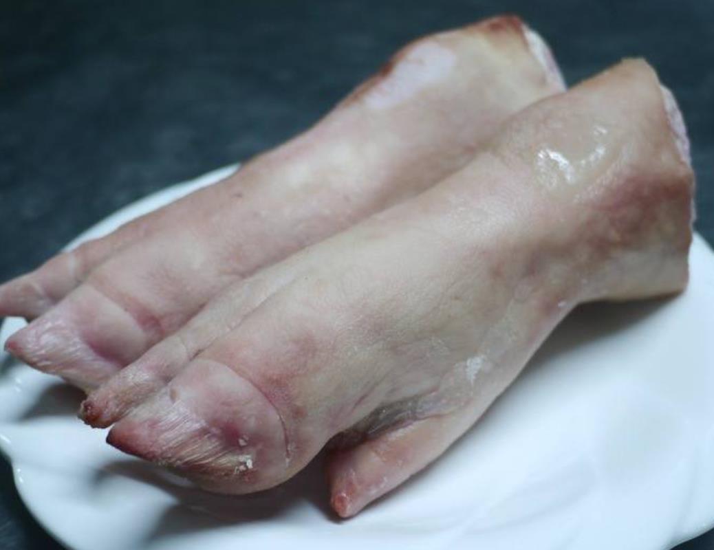 买猪蹄时挑前脚还是挑后脚（为什么买猪蹄要买前蹄）-1