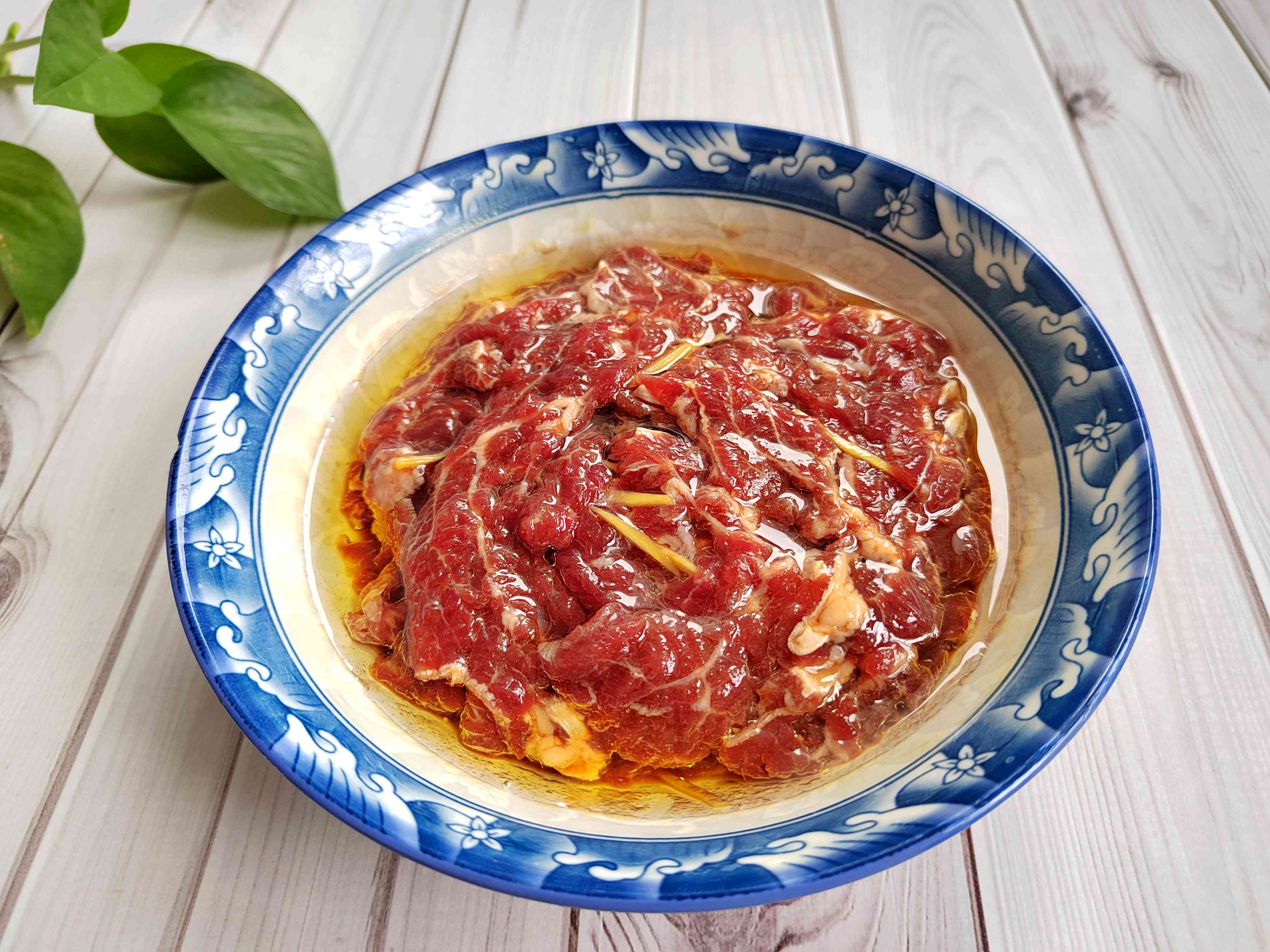 火锅牛肉怎样腌制又嫩又好吃（鲜牛肉怎么切片涮火锅）-1