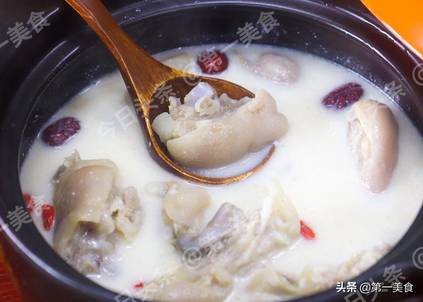 花生猪脚汤怎么煲好喝，煲猪脚汤放什么材料好-1