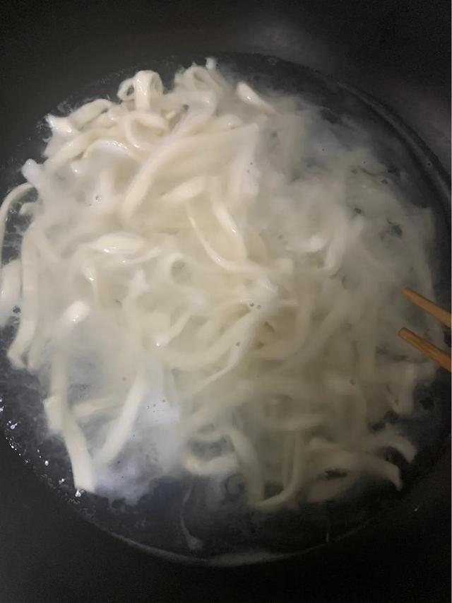 凉拌面怎么做简单又好吃，家庭版凉拌面如何做-4