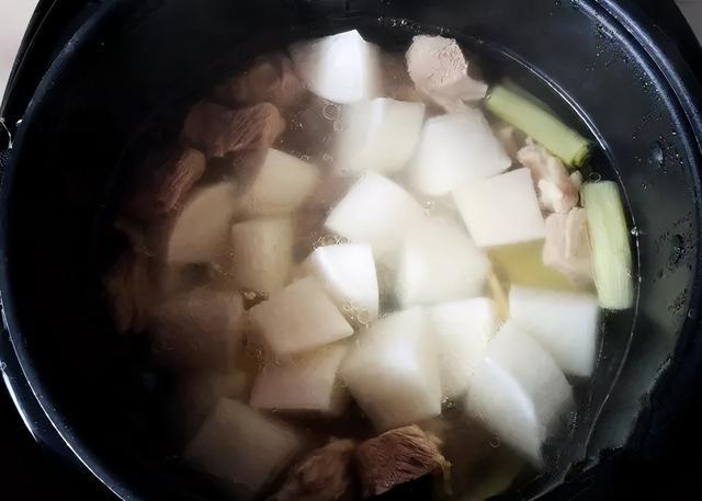 清汤羊肉的做法及配料（家常版清汤羊肉的做法窍门）-10