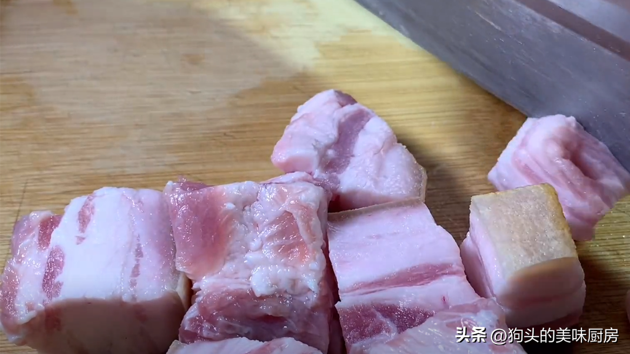 红烧肉怎么做才能软烂而不油腻（家常红烧肉最简单做法）-9