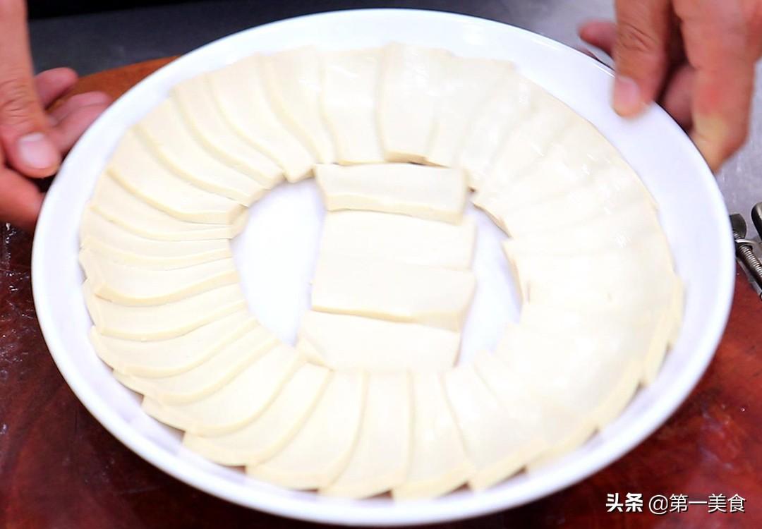 皮蛋怎么吃好吃又简单窍门（凉拌皮蛋豆腐怎样做好吃）-2