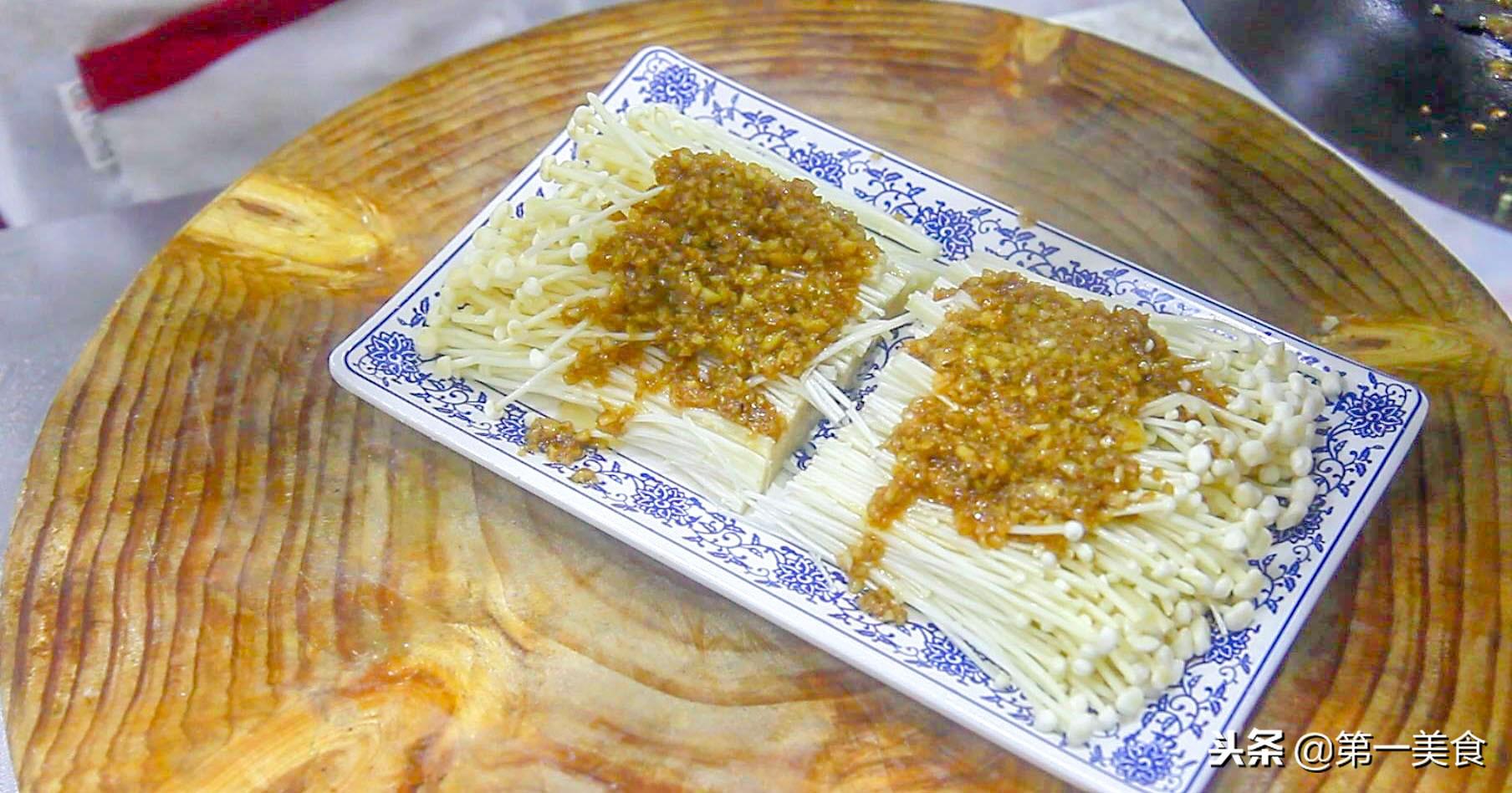 金针菇的做法菜谱（蒜茸蒸金针菇的做法窍门）-5