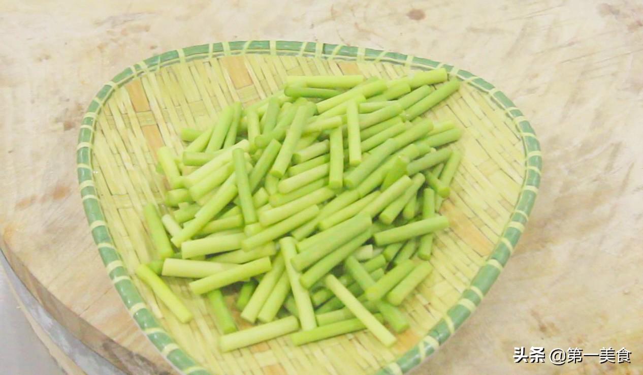 蒜苔炒鸡蛋的家常做法-2