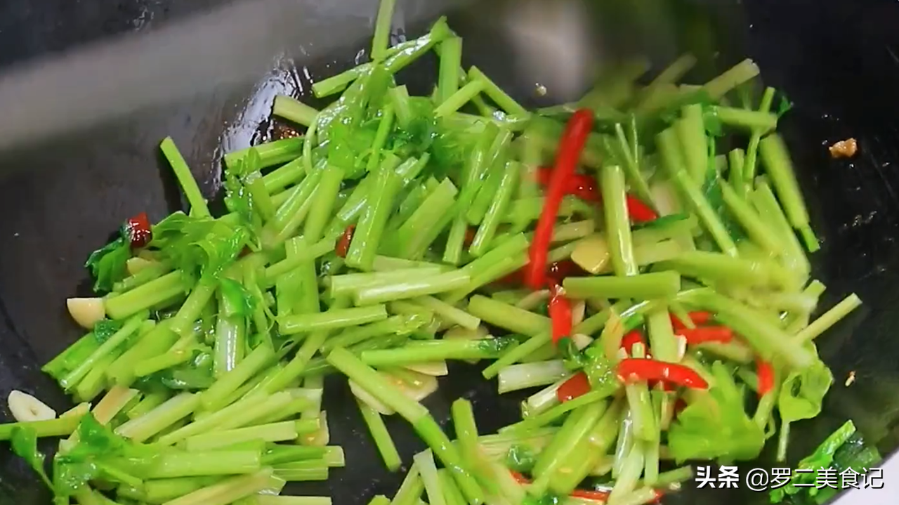 香干炒芹菜炒肉怎么炒？-12