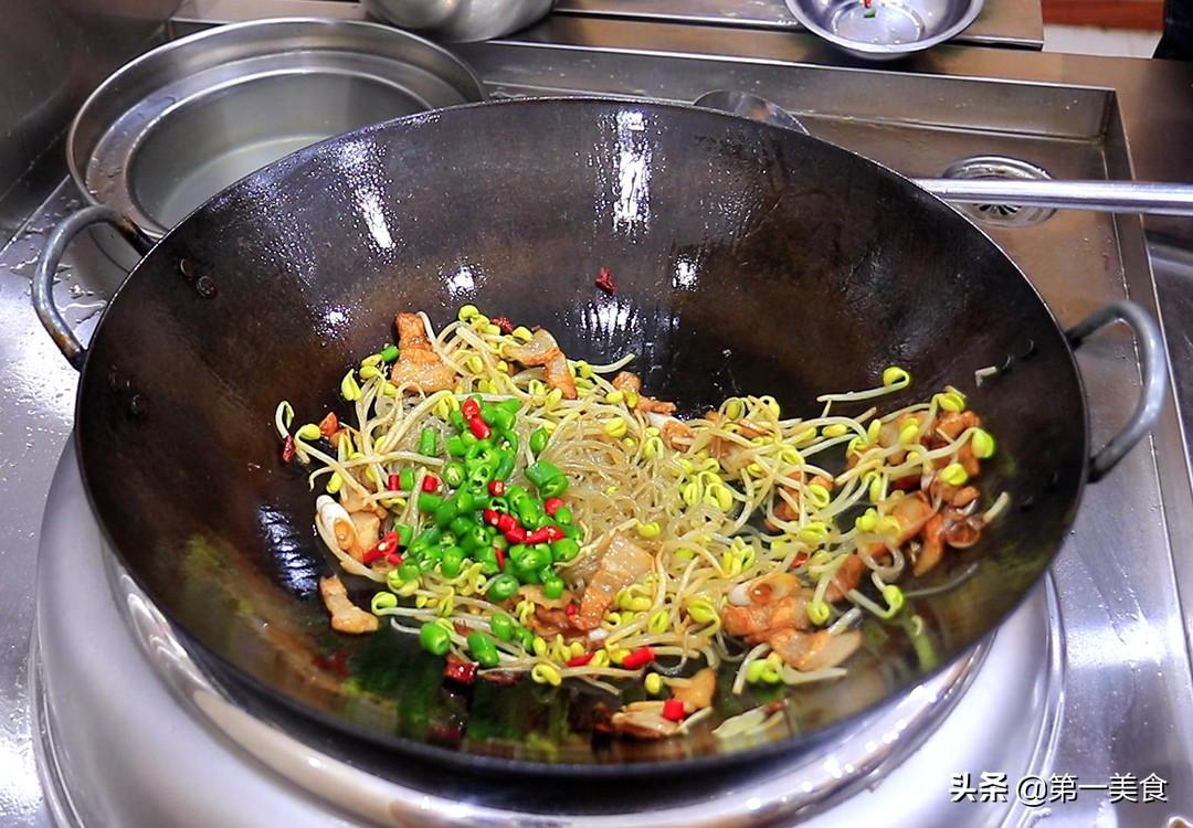 黄豆芽炒肉皮怎么炒好吃（炒黄豆芽需不需要焯水）-7