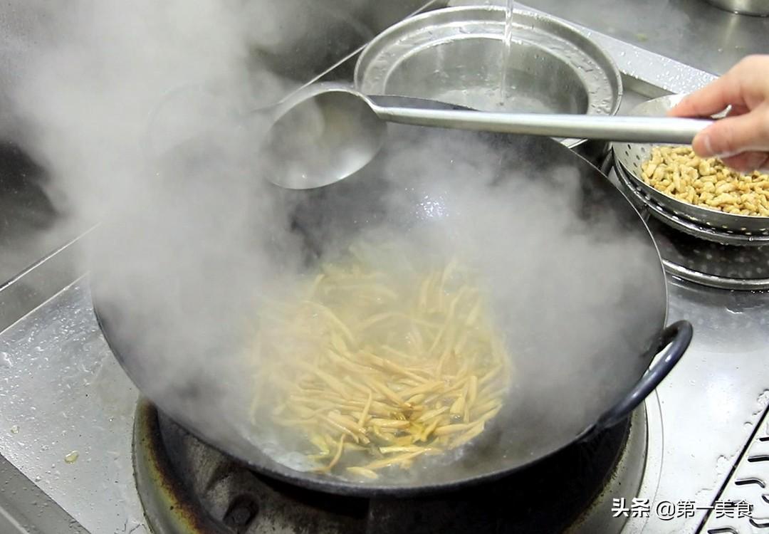 肉和黄花菜的做法大全（黄花菜炒肉丝怎么炒好吃）-9