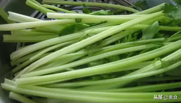 白菜胡萝卜饺馅的饺子做法（素饺子什么馅儿的好吃）-6