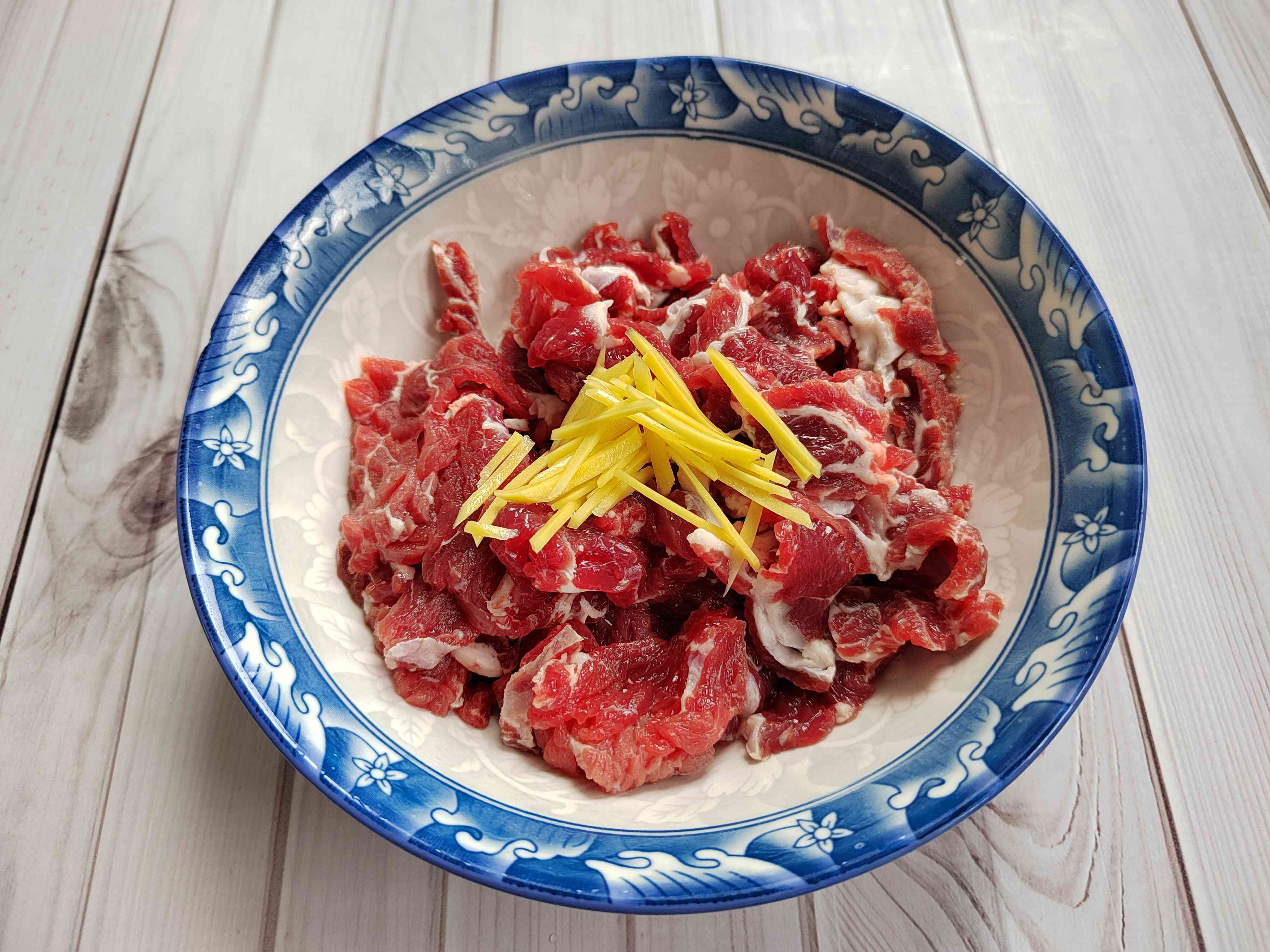 火锅牛肉怎样腌制又嫩又好吃（鲜牛肉怎么切片涮火锅）-6