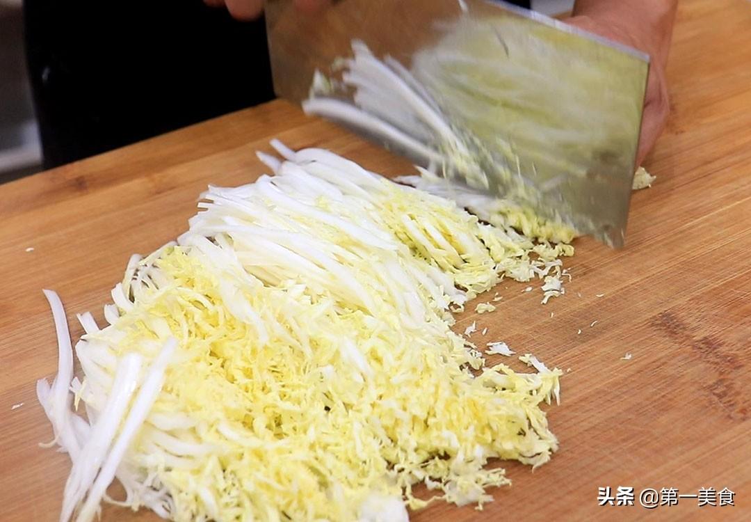 娃娃菜可以生吃吗凉拌（饭店凉拌娃娃菜的做法酸甜）-2