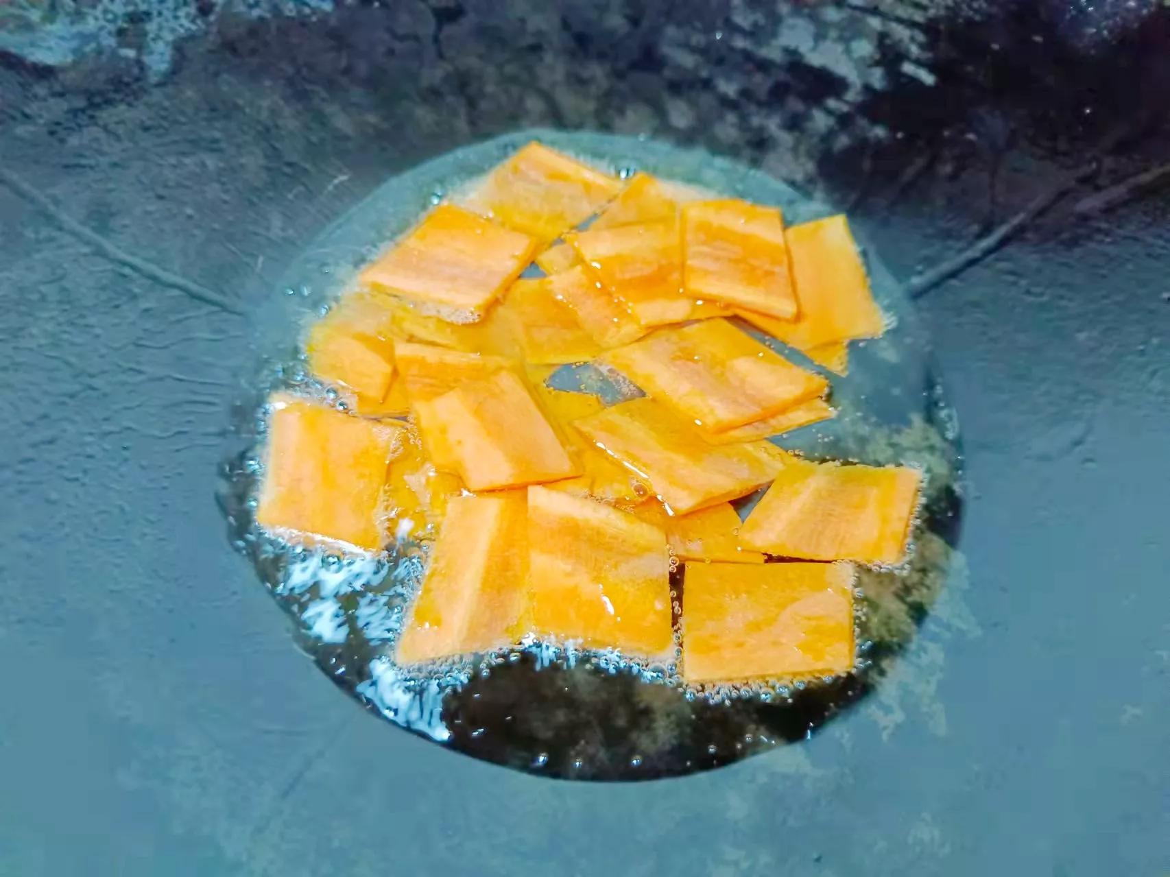 口蘑是什么季节的食物（口蘑炒莴笋的做法）-10