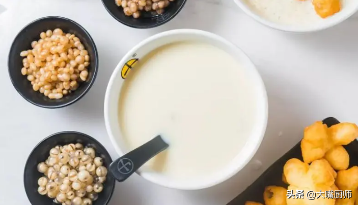 打豆浆都用什么材料最好（家庭制作豆浆的方法）-1