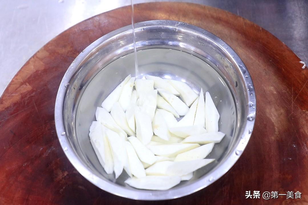 鸡肉冷水焯还是开水焯（炖鸡汤的鸡炒一下炖还是直接炖）-4