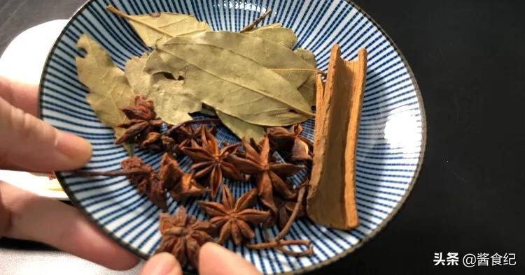白汤羊肉汤的做法及配料（炖羊肉汤三放三不放）-12
