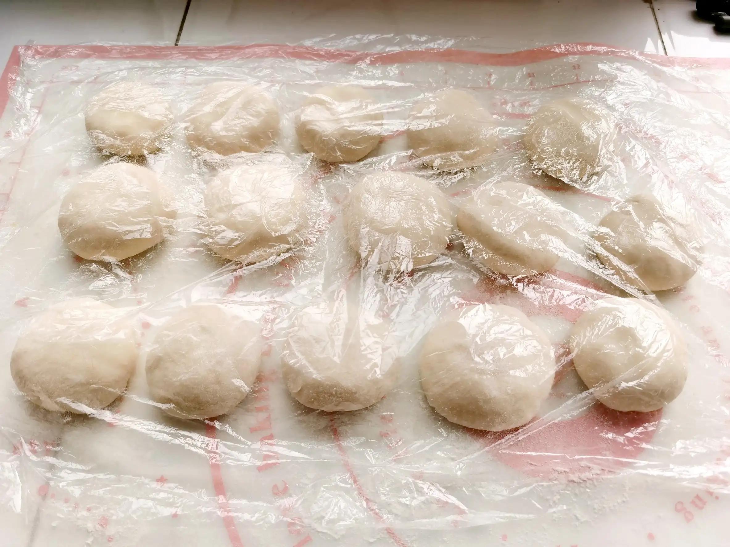 酸菜饼怎么做又软又好吃（酸菜馅饼的家常制作方法）-7