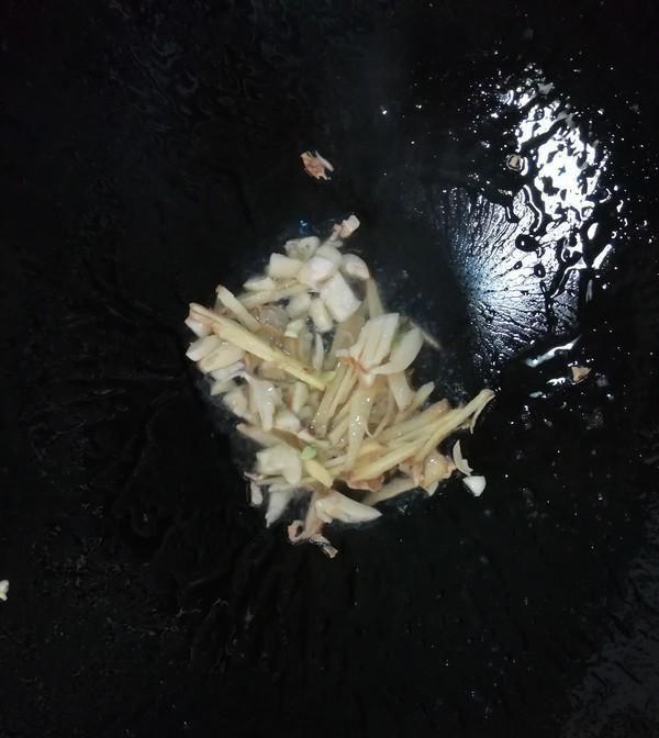 鱿鱼最正宗的做法（冰冻鱿鱼怎么炒好吃又嫩）-6