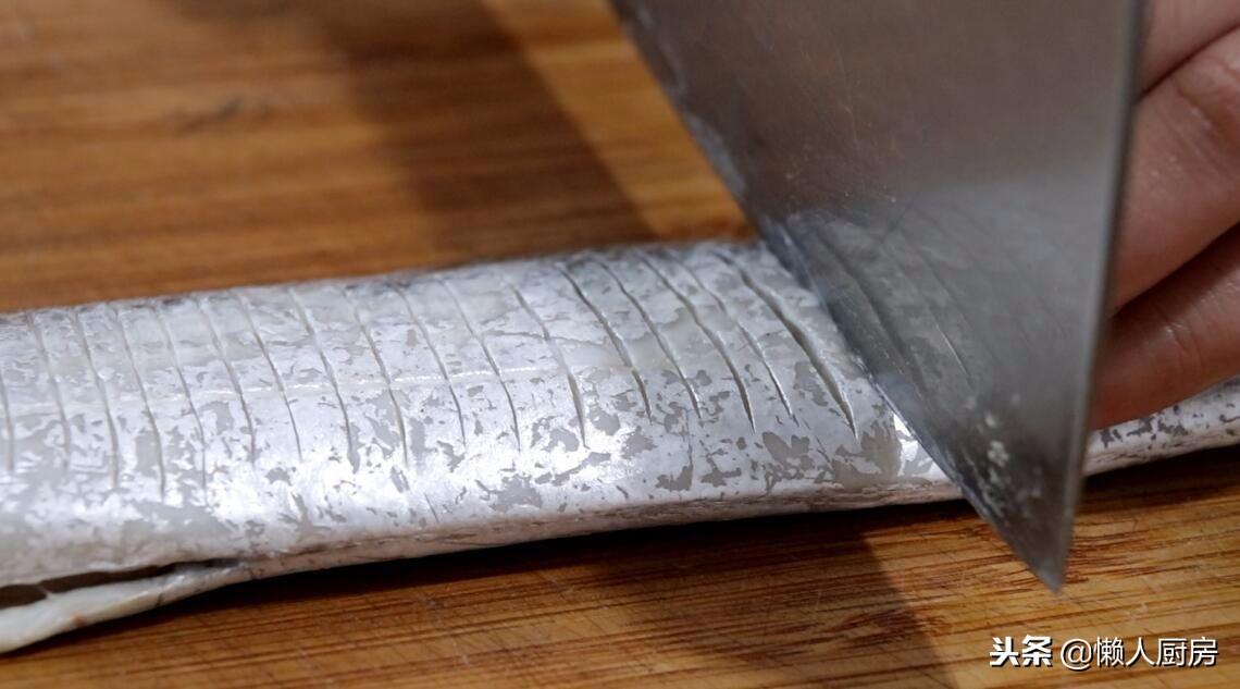 糖醋带鱼的做法最正宗（怎样烧糖醋带鱼更好吃）-6