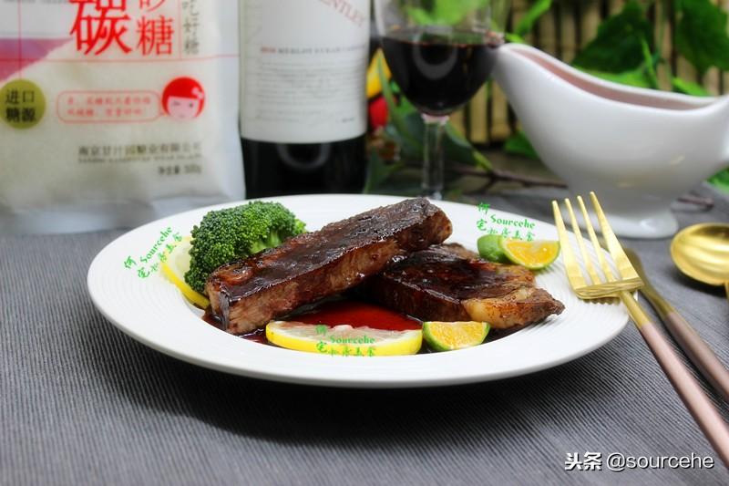 如何煎牛排的家常做法（煎牛排的牛排要洗吗）-2