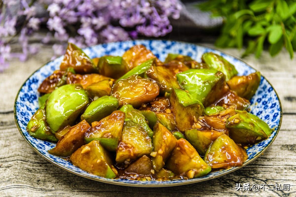 家庭红烧茄子的简单做法（饭店里红烧茄子的做法）-1