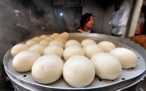 冷水上锅15分钟能蒸熟馒头（馒头蒸好需要闷几分钟开盖）
