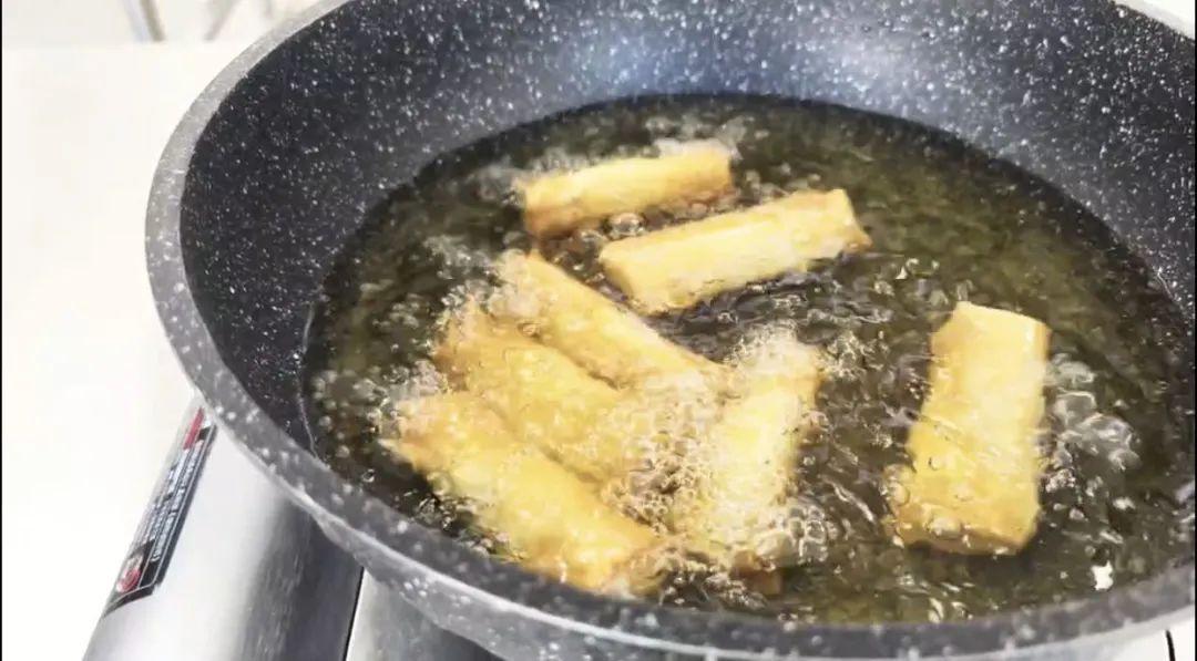 春卷怎么做好吃又简单 三丝春卷的做法及配料-11