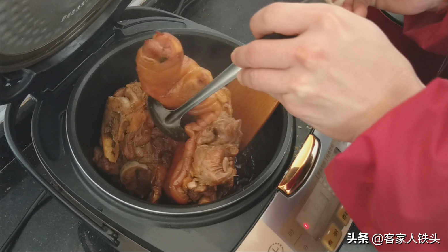 酱猪蹄子最简单的做法（电饭锅酱猪蹄的家常做法）-7