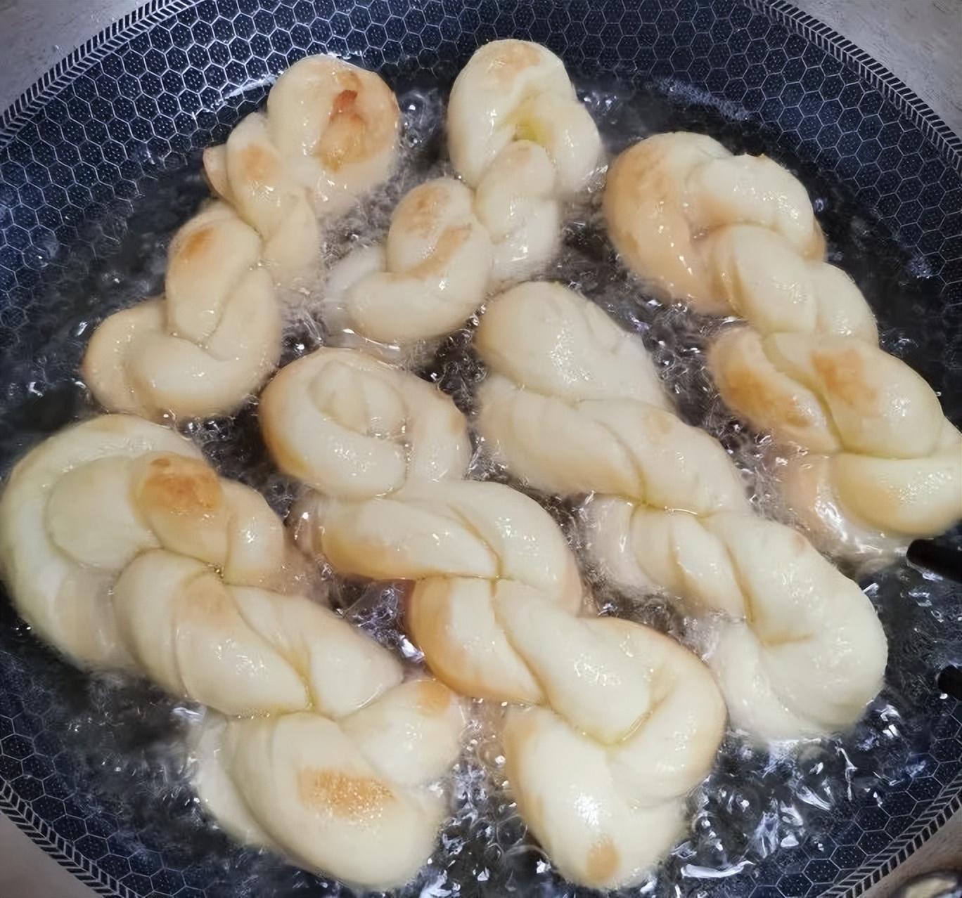 蜂蜜大软麻花的制作方法_家庭版麻花的做法-12