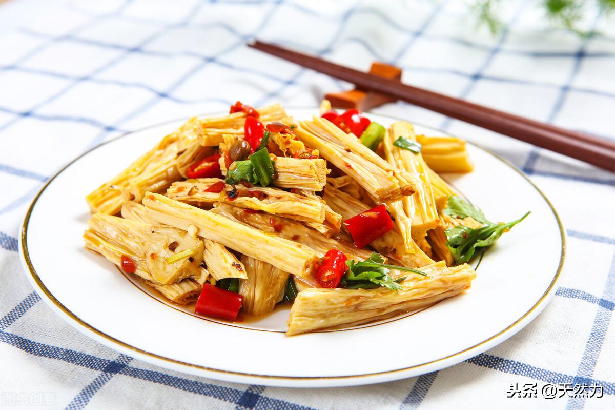 干腐竹泡发后还用焯水吗（家常凉拌腐竹的做法）-1