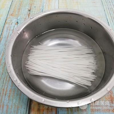 酸菜炖粉条五花肉的做法（五花肉粉条炖酸菜怎么做）-4