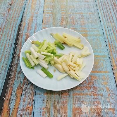 酸菜炖粉条五花肉的做法（五花肉粉条炖酸菜怎么做）-7