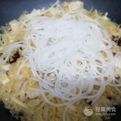 酸菜炖粉条五花肉的做法（五花肉粉条炖酸菜怎么做）-12