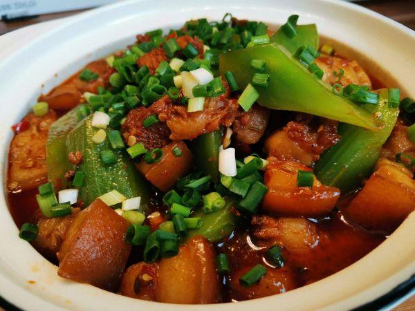 莴笋要煮多久才可以熟 炖五花肉用什么配菜好-1