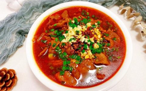 牛肉火锅的做法及配料（牛肉最佳搭配蔬菜炒）
