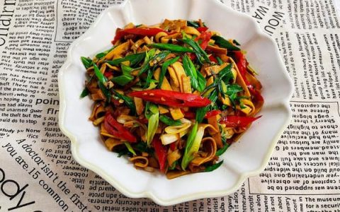 豆腐皮怎么炒好吃又简单 蒜苗炒豆腐皮的做法