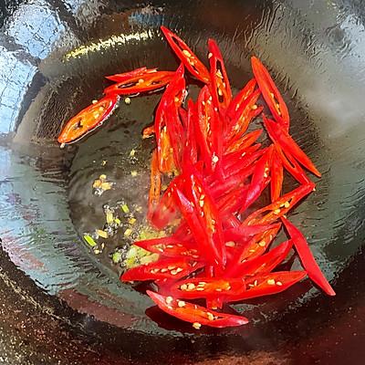 豆腐皮怎么炒好吃又简单 蒜苗炒豆腐皮的做法-4