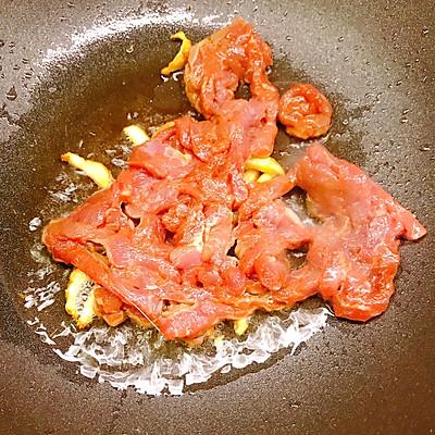 韭黄炒肉最正宗的做法（韭黄炒肉丝怎么炒）-13
