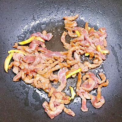韭黄炒肉最正宗的做法（韭黄炒肉丝怎么炒）-14