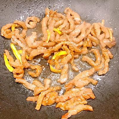韭黄炒肉最正宗的做法（韭黄炒肉丝怎么炒）-15